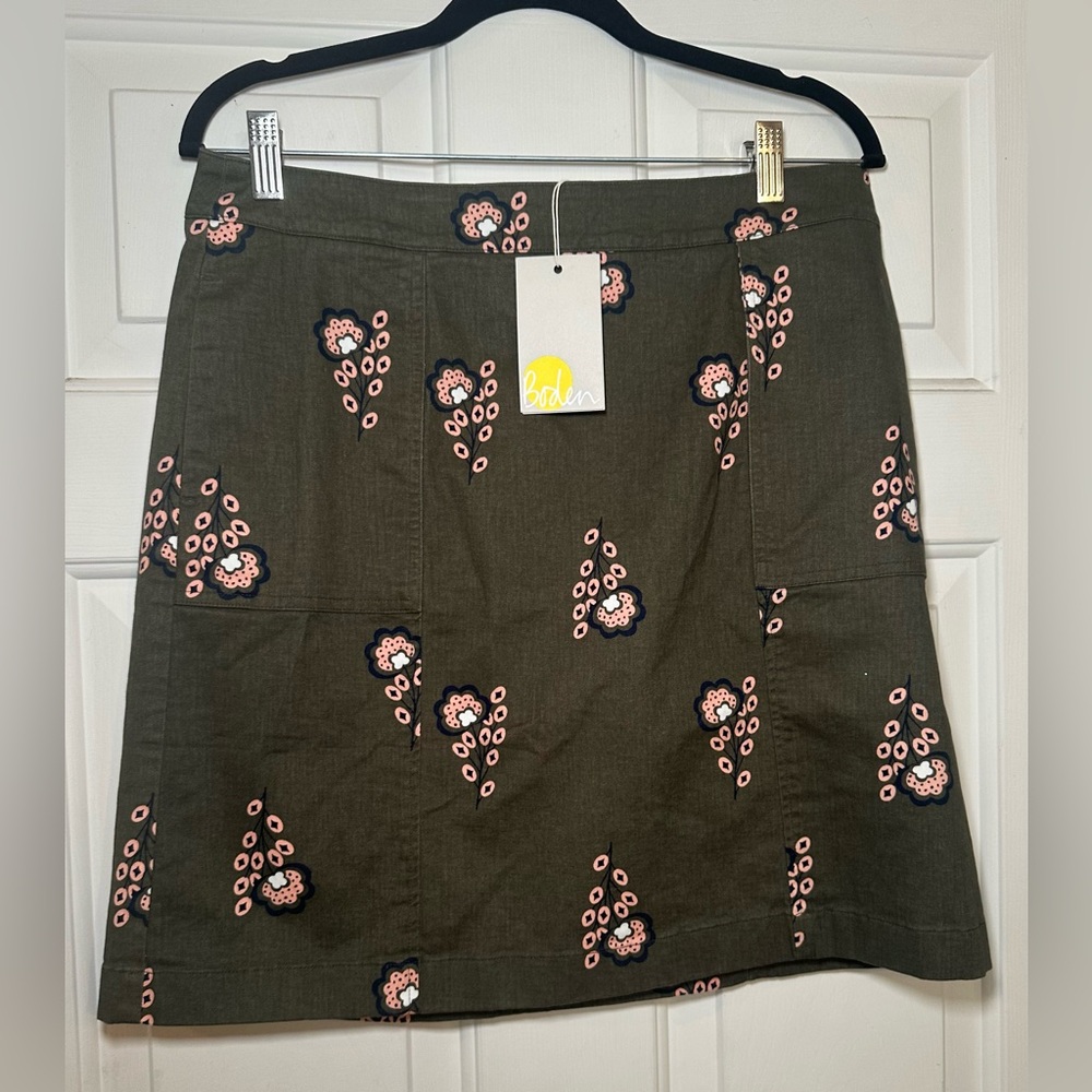 Boden Olive Mini Skirt‎ with Pink Floral Embroidery